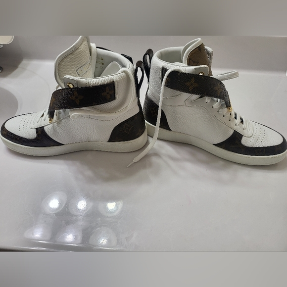 LV sneakers - Picture 5 of 5